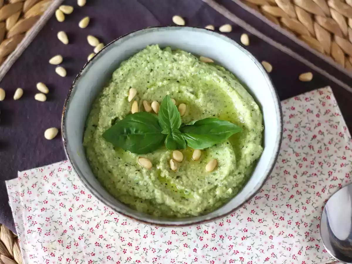 Pesto de curgetes (abobrinha), o molho saudável e sem cozedura (cozimento) - foto 6
