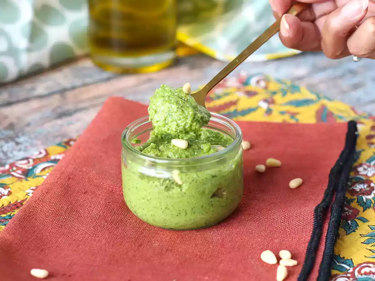 Pesto de rúcula fresco e cremoso em 5 minutos - foto 3