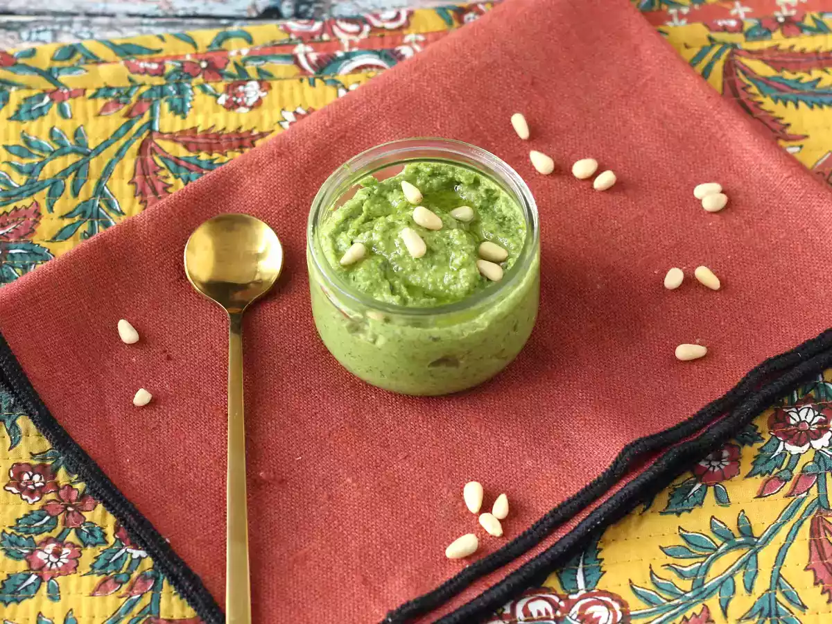 Pesto de rúcula fresco e cremoso em 5 minutos - foto 4