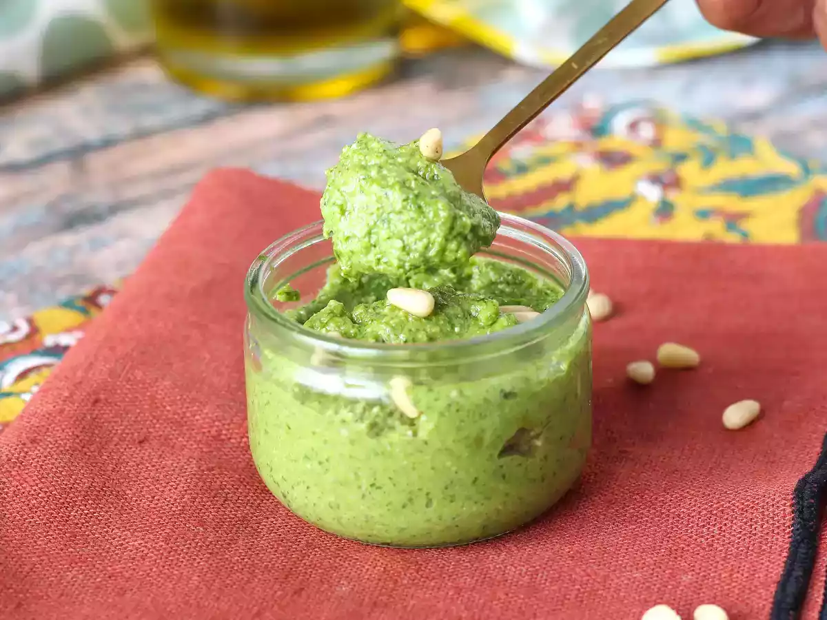 Pesto de rúcula fresco e cremoso em 5 minutos - foto 5