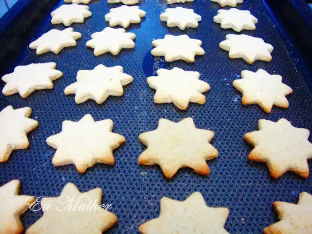 PETIT FOURS COM MANTEIGA DE MORANGO