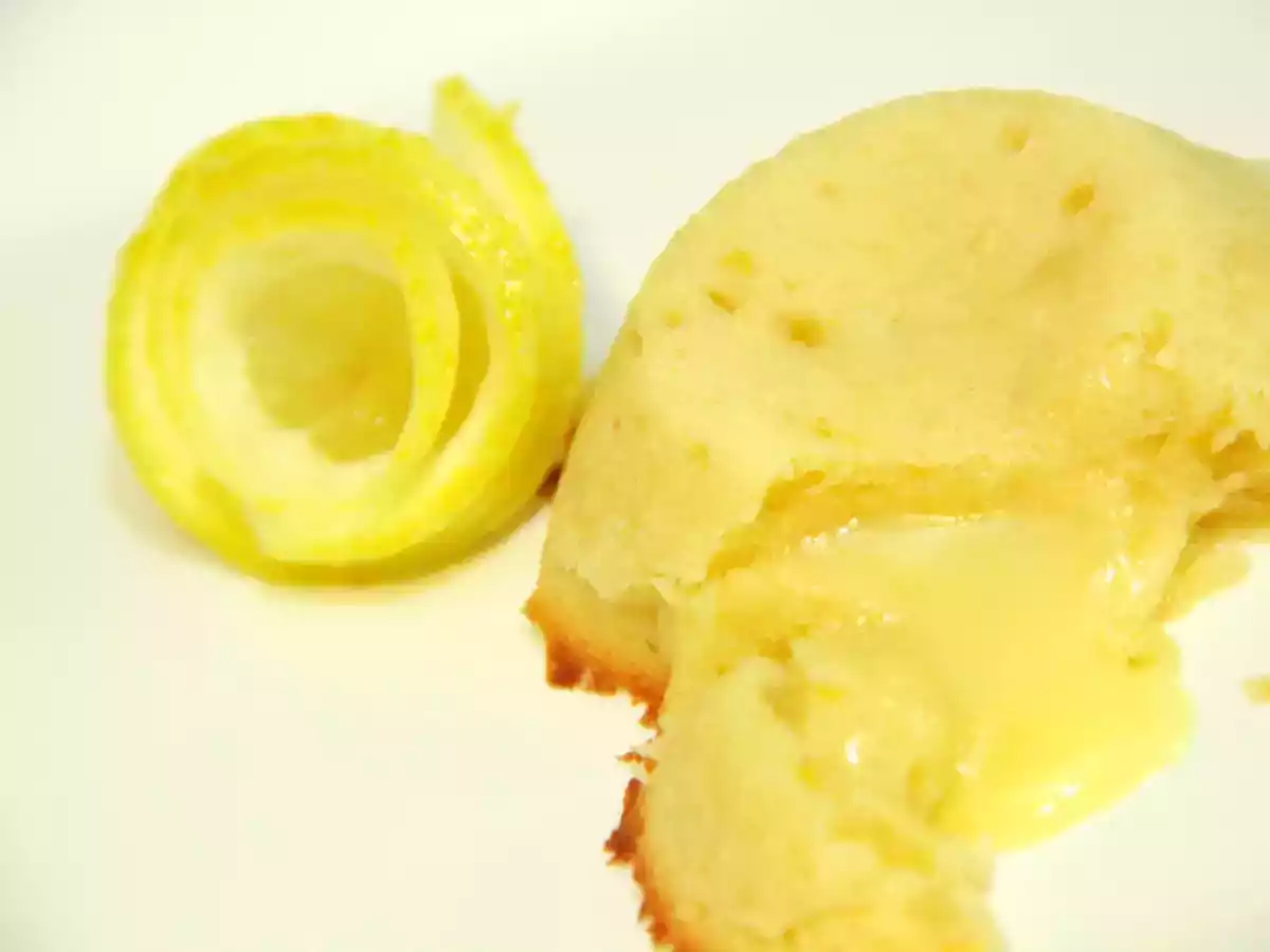 Petit Gateau de Chocolate Branco com Limão Siciliano