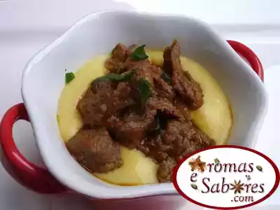 Picadinho com purê de banana