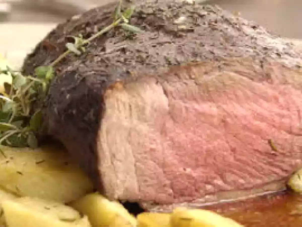 Picanha assada com batata e alecrim