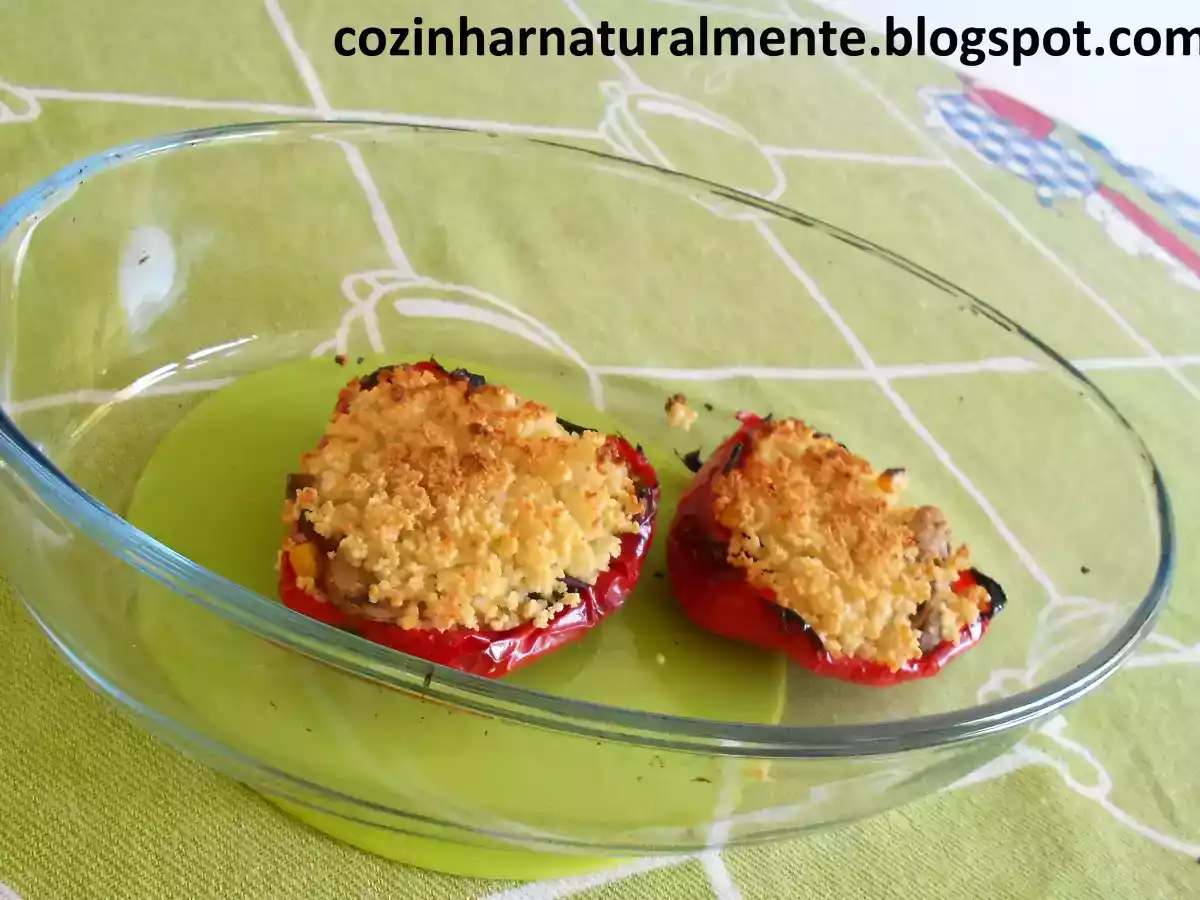 Pimento recheado com legumes e couscous