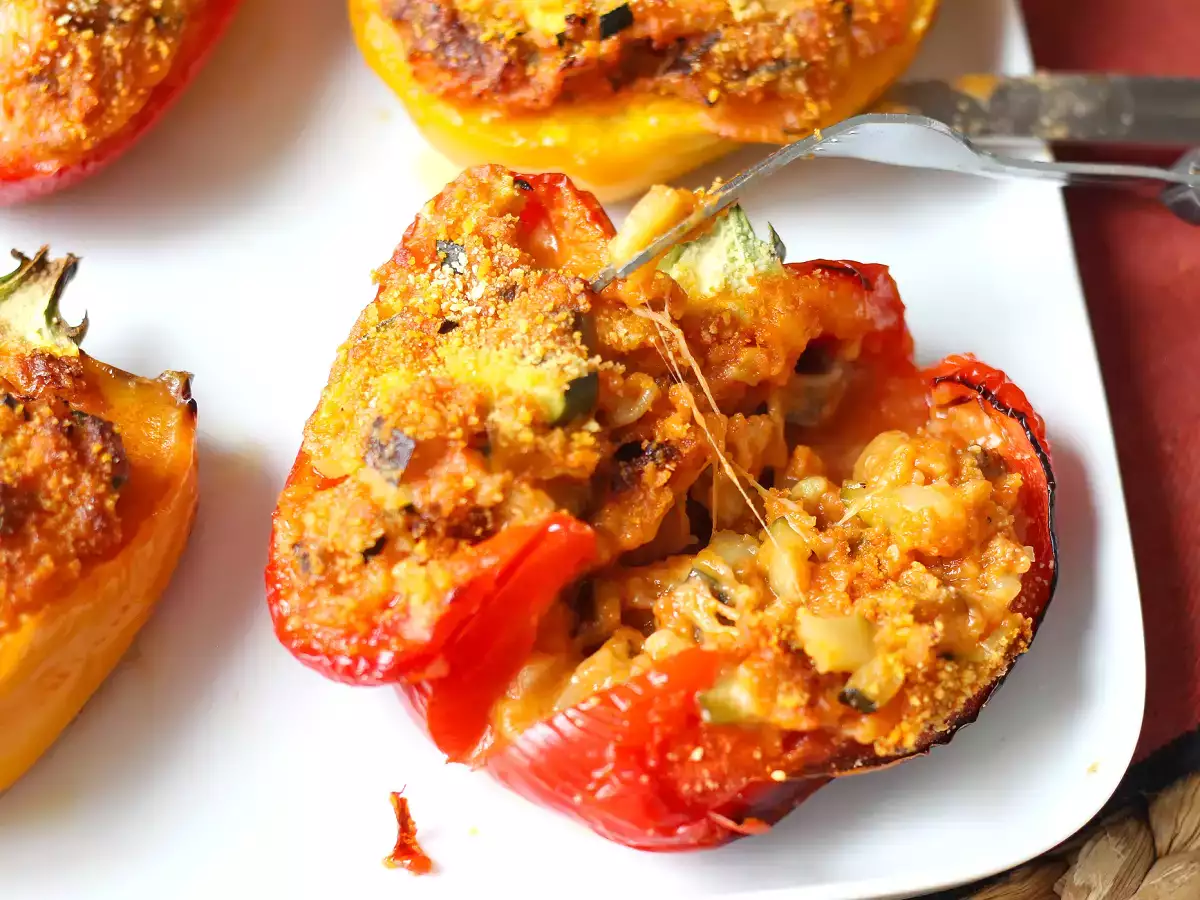 Pimentões recheados vegetarianos com mussarela e legumes - foto 4