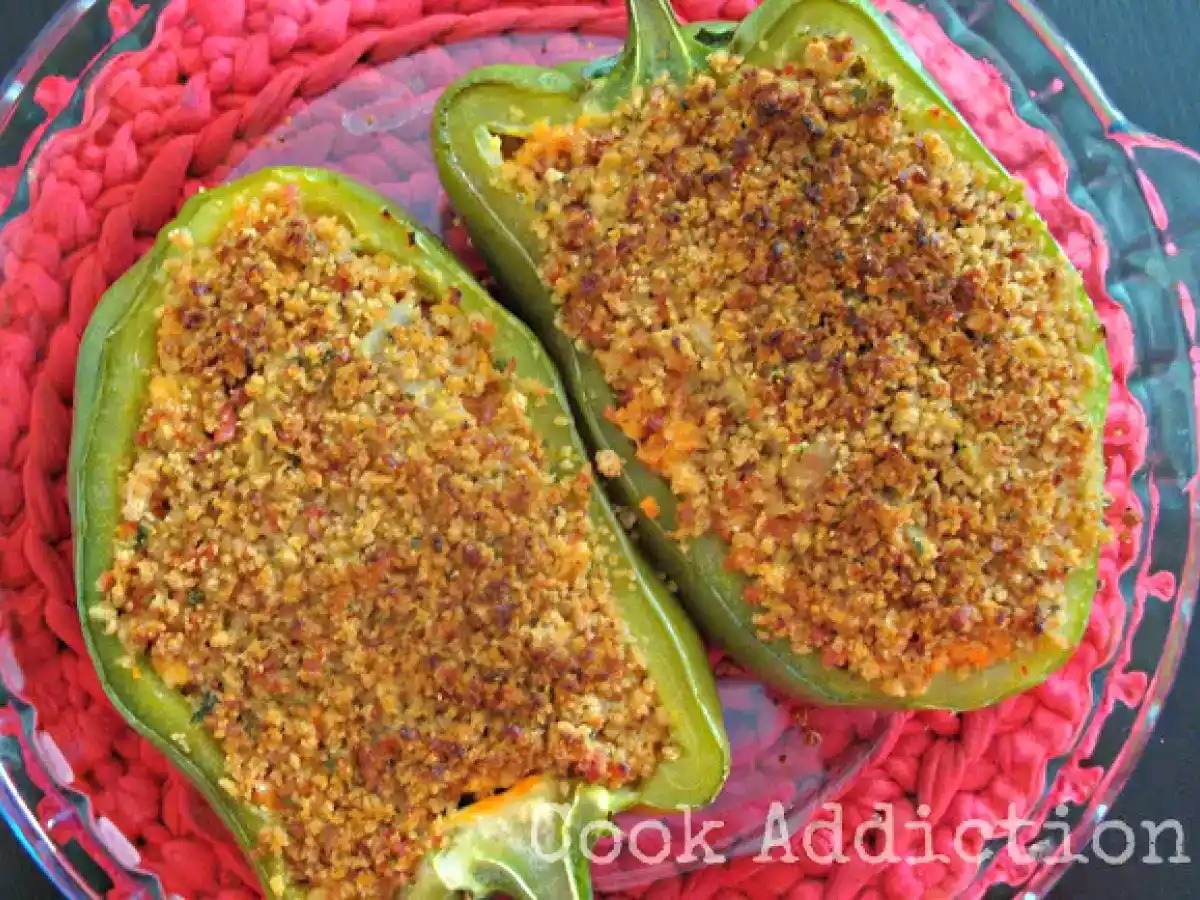 Pimentos recheados com carne picada e legumes