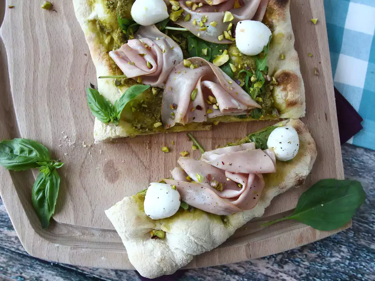 Pinsa com pesto e mortadela, pronta em 10 minutos! - foto 2
