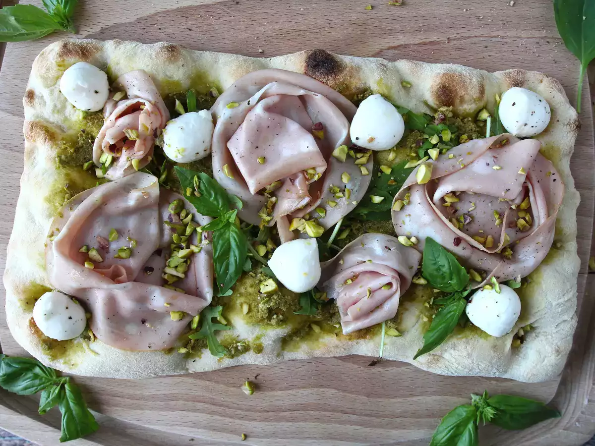 Pinsa com pesto e mortadela, pronta em 10 minutos! - foto 3