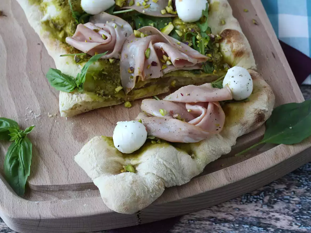 Pinsa com pesto e mortadela, pronta em 10 minutos! - foto 4