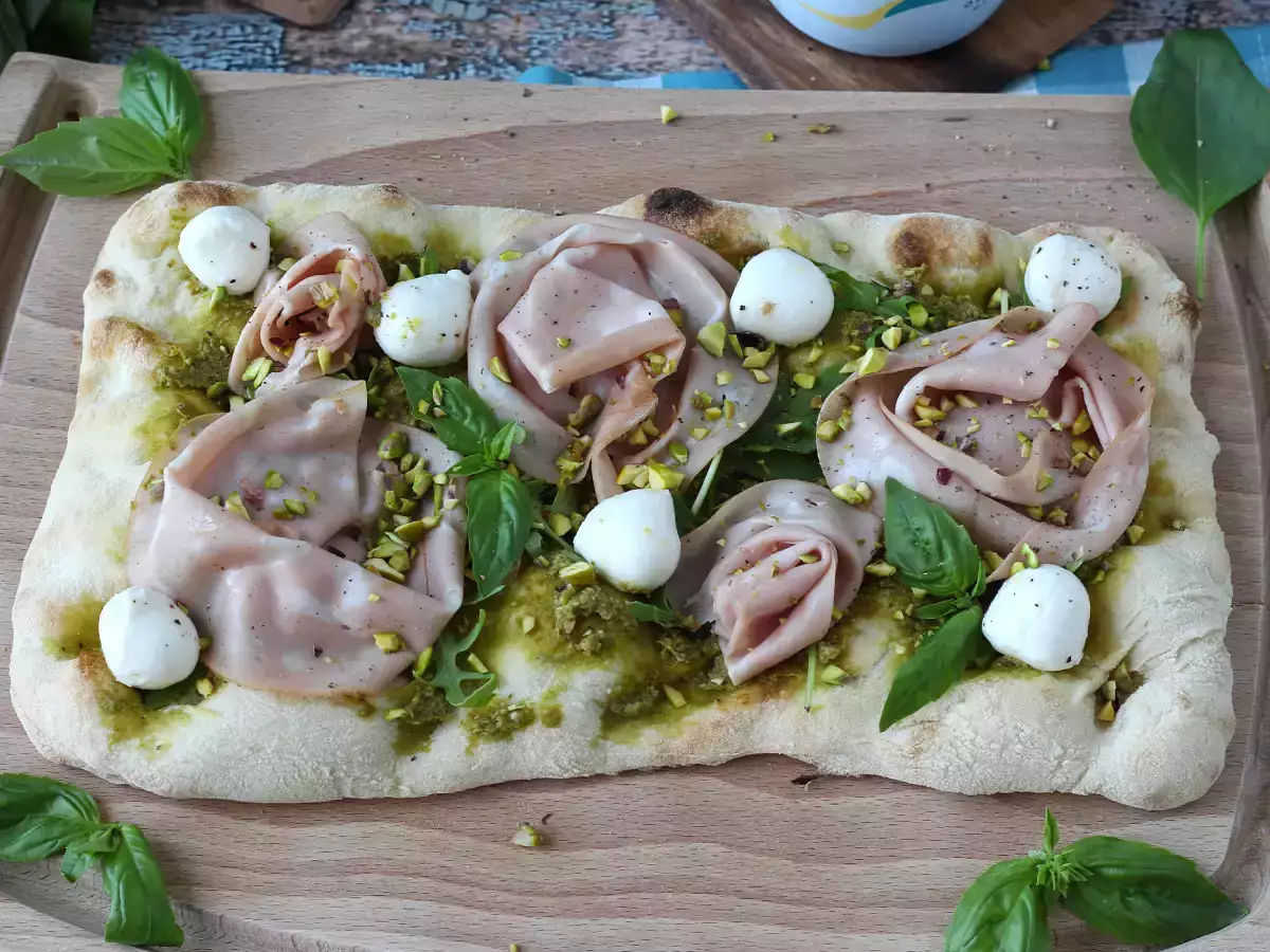 Pinsa com pesto e mortadela, pronta em 10 minutos! - foto 5