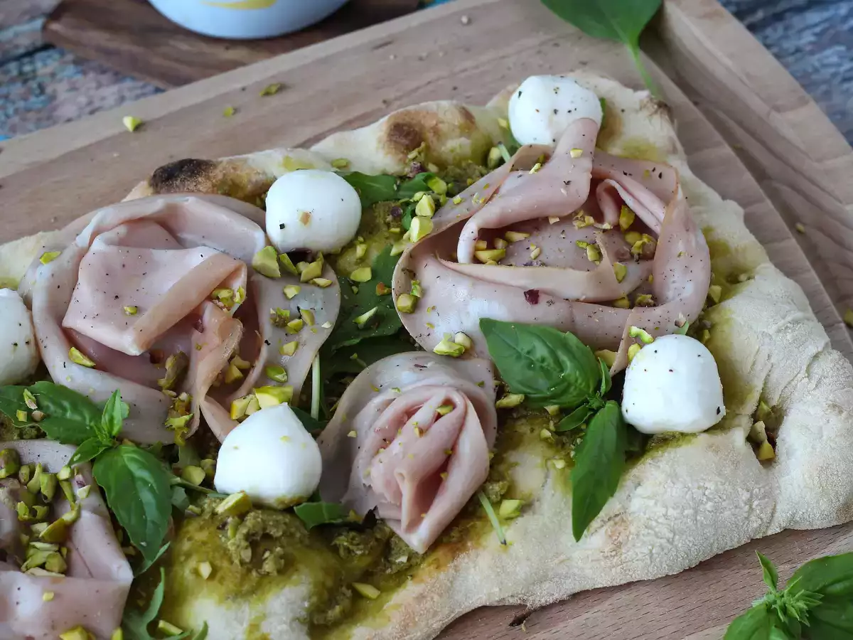 Pinsa com pesto e mortadela, pronta em 10 minutos! - foto 7