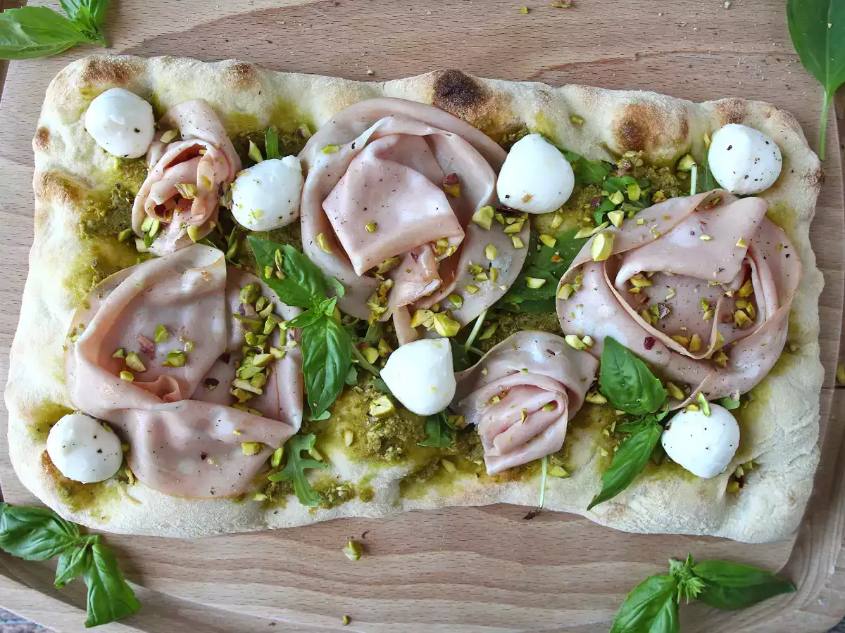 Pinsa com pesto e mortadela, pronta em 10 minutos! - foto 3
