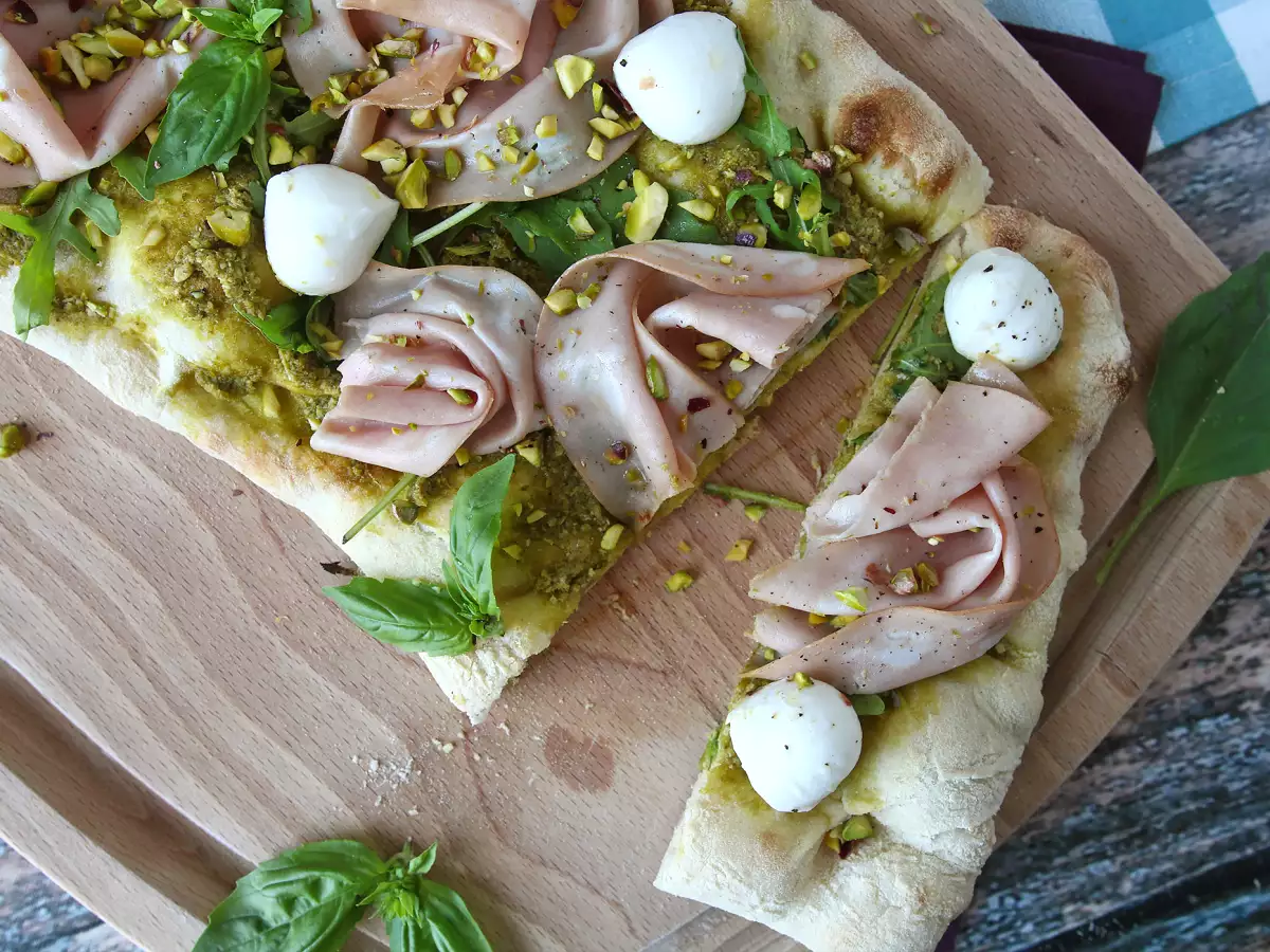 Pinsa com pesto e mortadela, pronta em 10 minutos! - foto 4