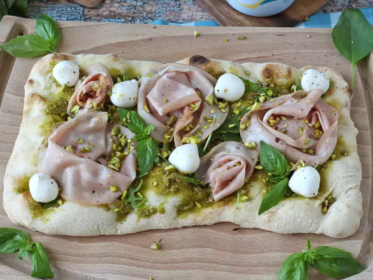 Pinsa com pesto e mortadela, pronta em 10 minutos! - foto 5