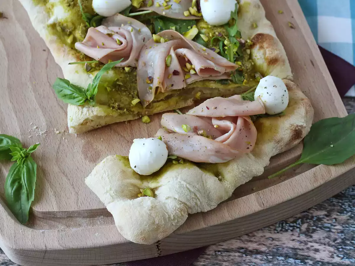 Pinsa com pesto e mortadela, pronta em 10 minutos! - foto 6