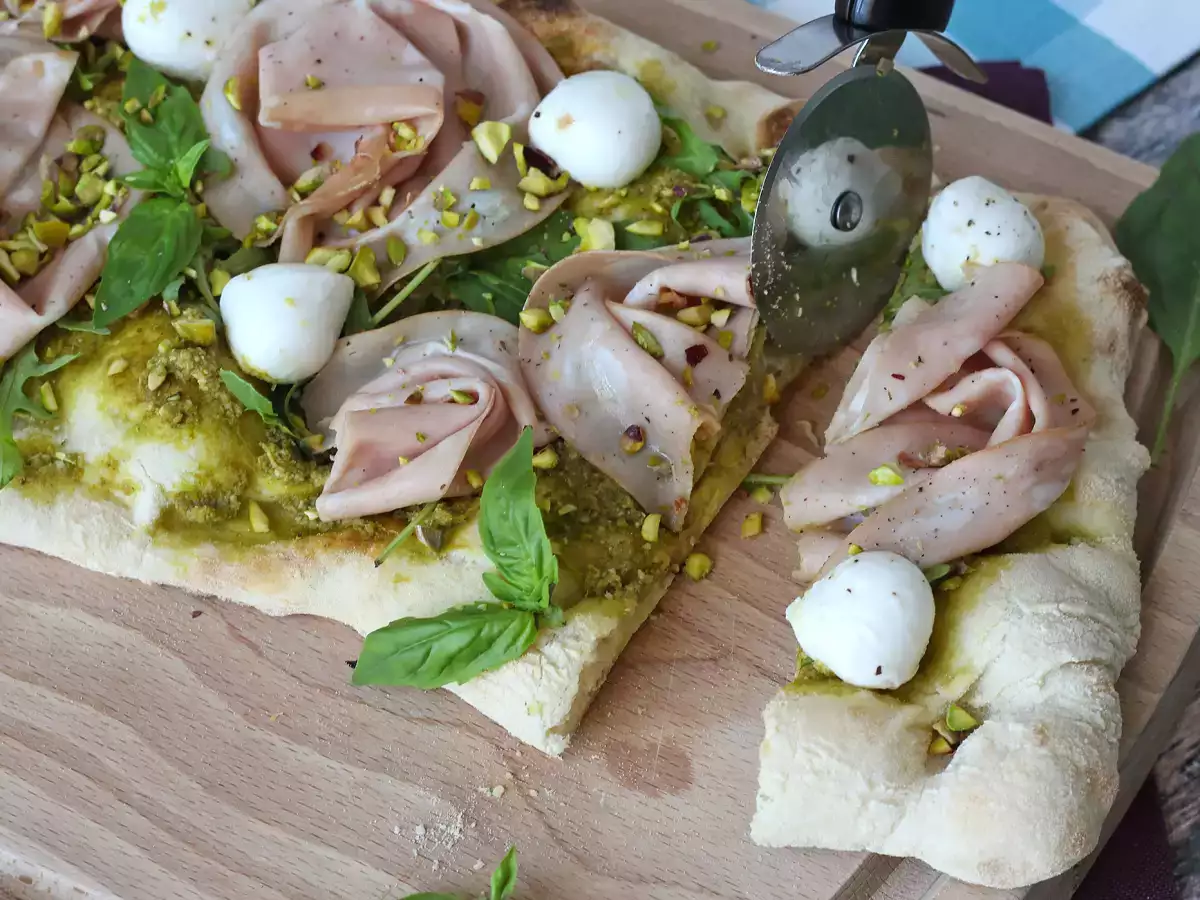 Pinsa com pesto e mortadela, pronta em 10 minutos! - foto 8