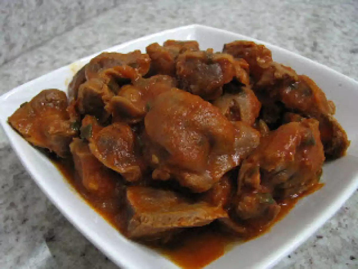 Pipis (moelas ao molho de tomate e cerveja)