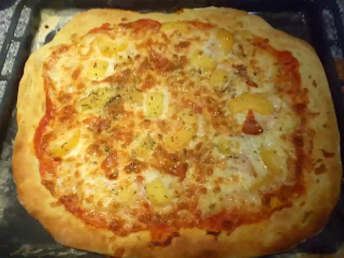 Pizza Caseira de Chouriço, Pêssego e Ananás