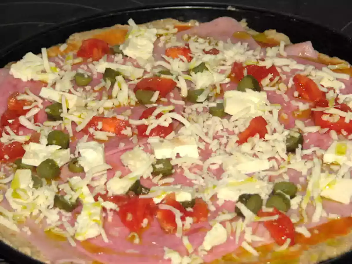 Pizza com queijo feta
