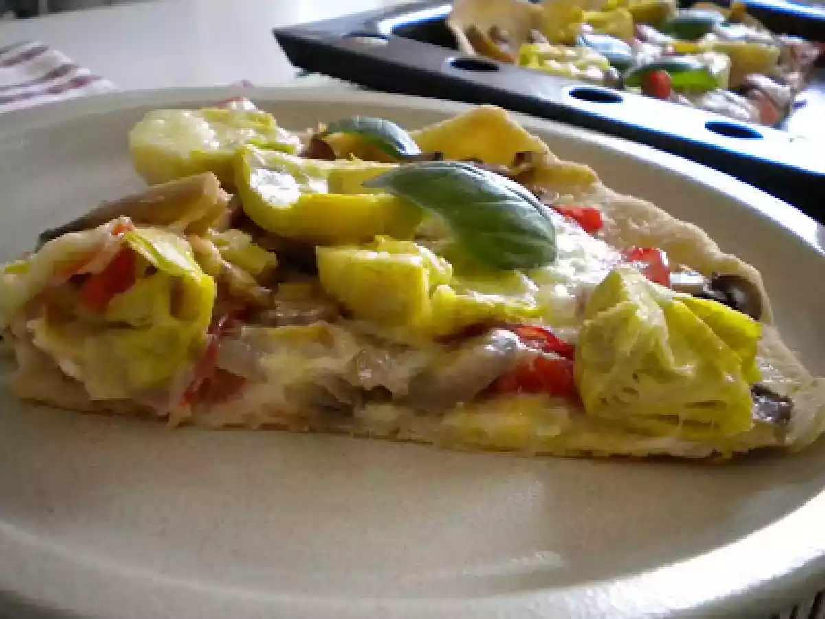 Pizza de alcachofra e paio