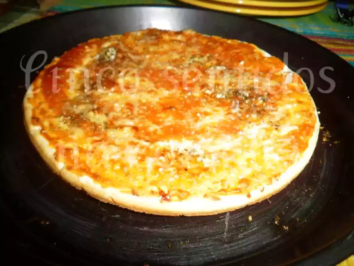 Pizza de alho, tomate e parmesão - foto 3