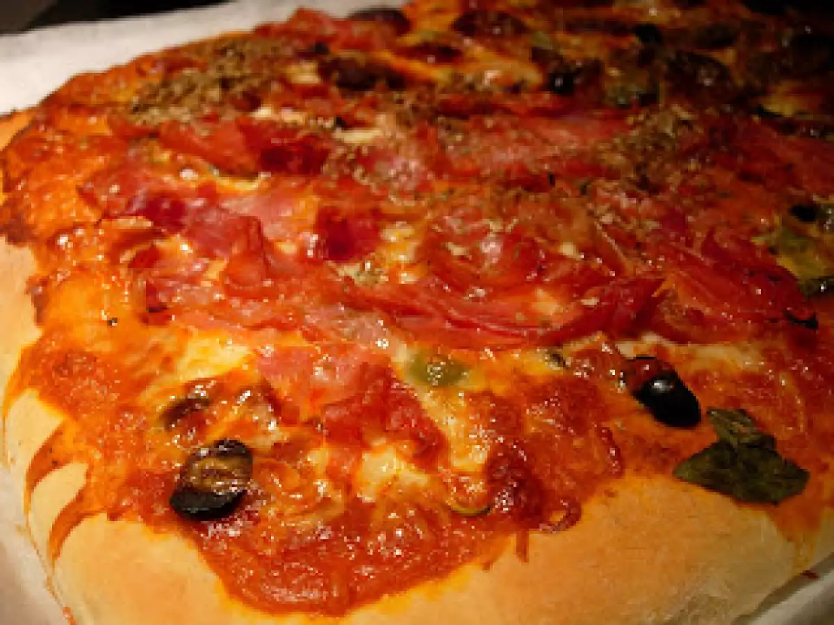 Pizza de chouriço com manjericão - foto 2
