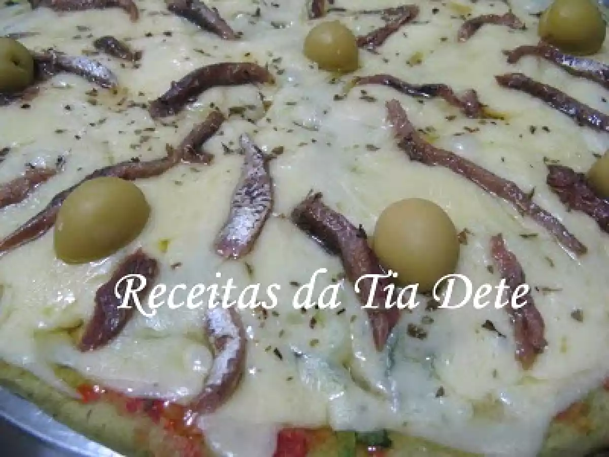 PIZZA DE ESCAROLA COM ALICHE