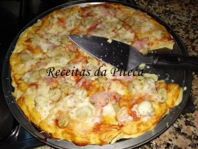 Pizza de fiambre, cogumelos e queijo