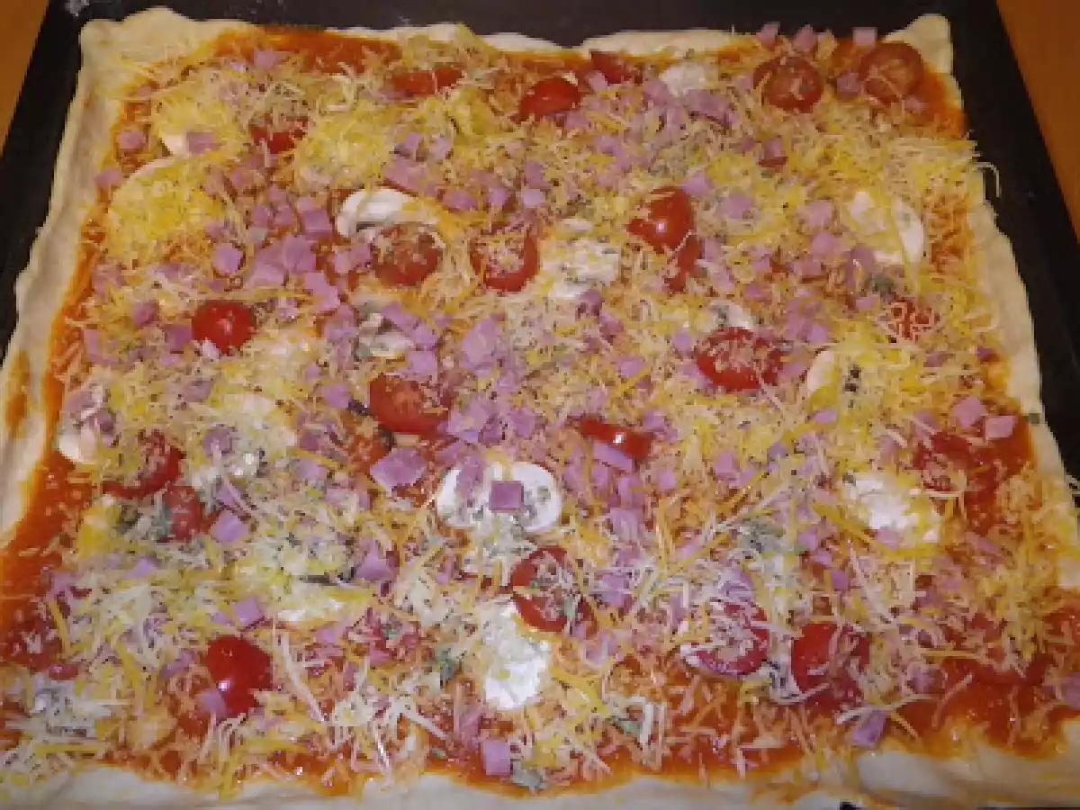 Pizza de fiambre e cogumelos - foto 2
