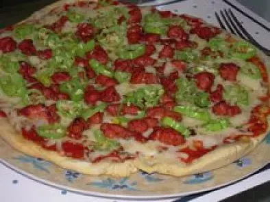Pizza de Linguiça de Frango Apimentada com Pimenta de Cheiro