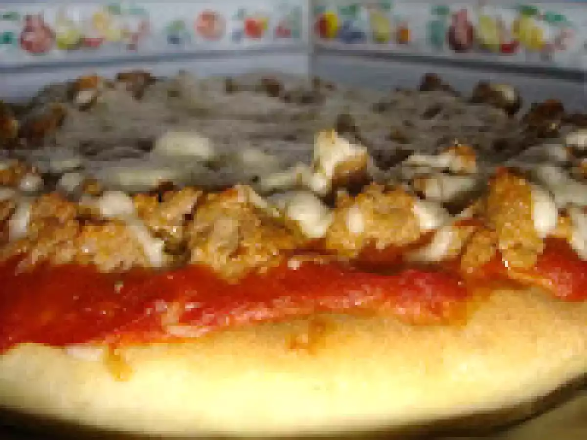 Pizza de Massa Alta e Fofa e Parabéns Cristina