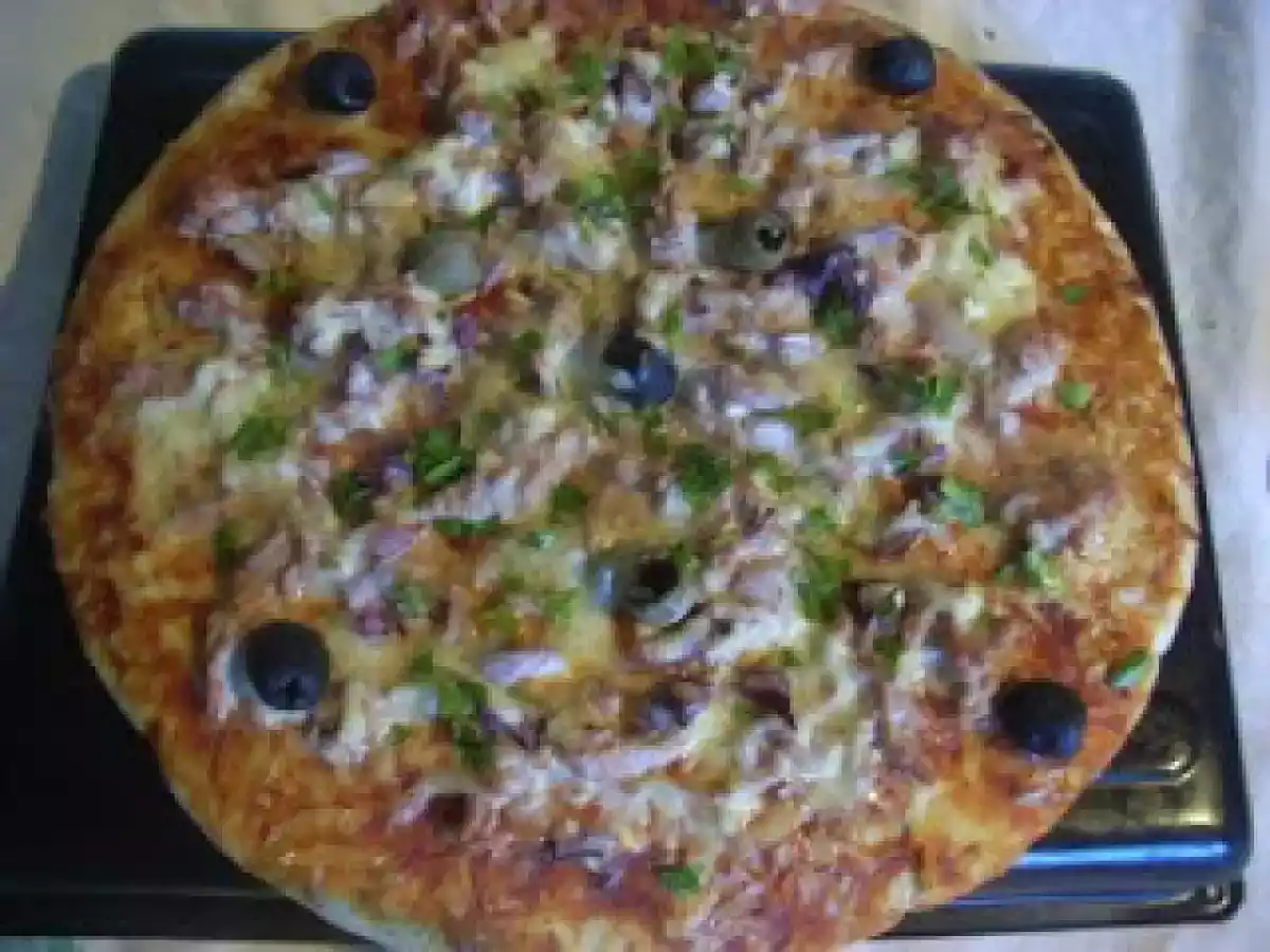 Pizza de perú com coentros.