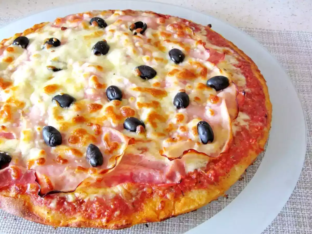 Pizza rápida de fiambre e bacon