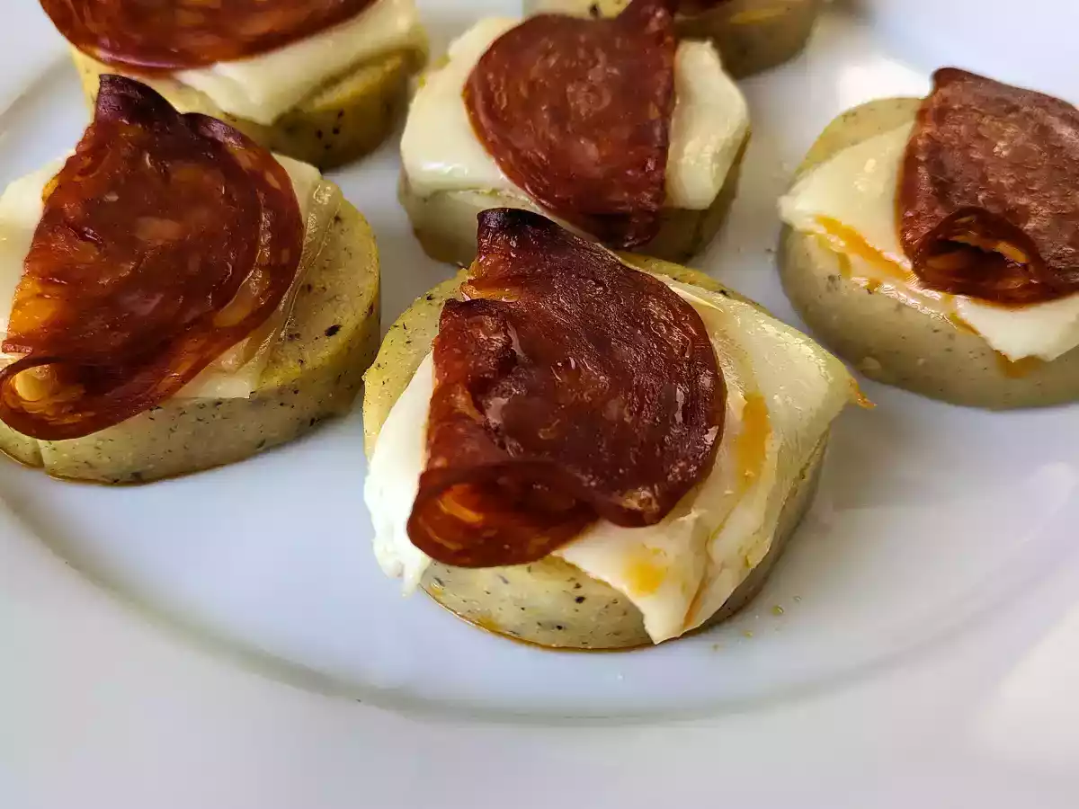 Polenta assada com queijo e salame - foto 2