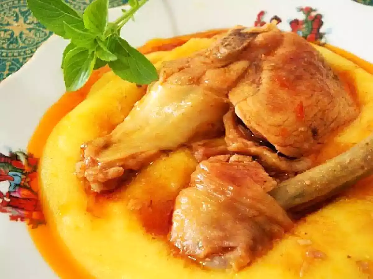 Polenta com Frango Caipira