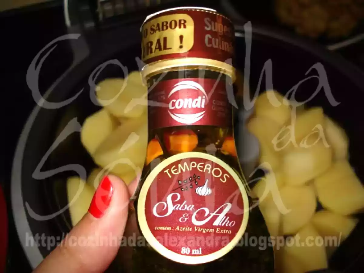 POLVO À LAGAREIRO LARDEADO DE BATATAS CORADAS COM AZEITE DE SALSA E ALHO... - foto 5