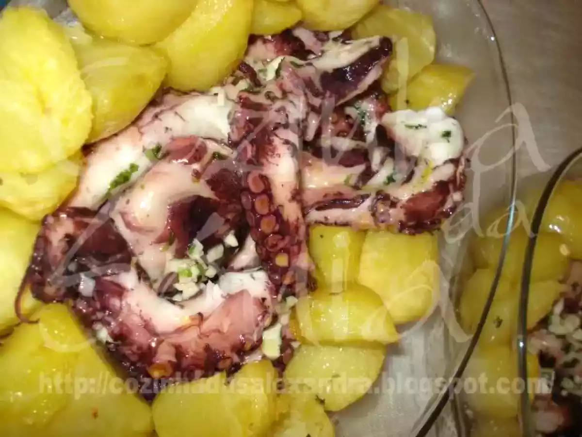 POLVO À LAGAREIRO LARDEADO DE BATATAS CORADAS COM AZEITE DE SALSA E ALHO... - foto 10
