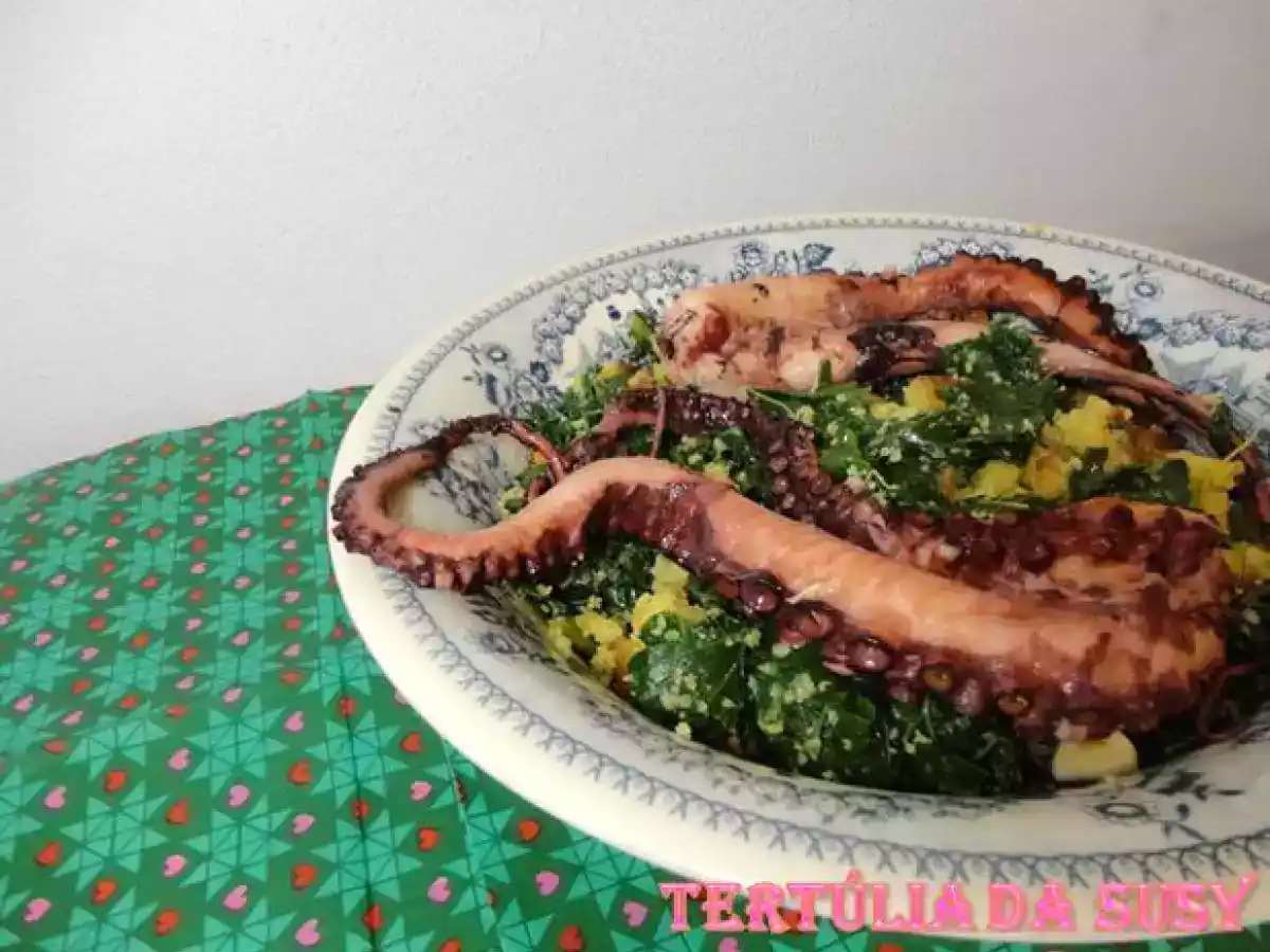 Polvo em cama de migas