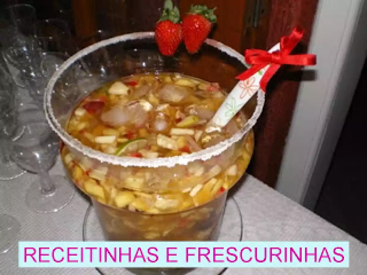 Ponche de Frutas e frescurinhas para beliscar...