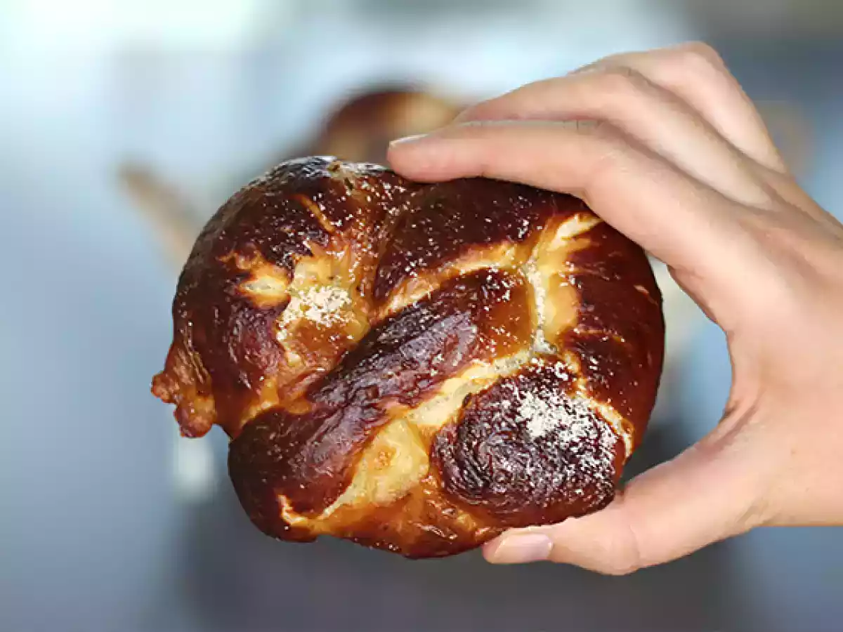 Pretzels (Bretzels) de mozzarella e alecrim - foto 3