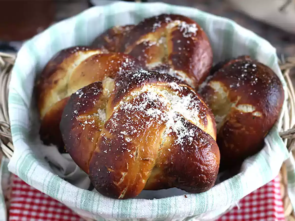 Pretzels (Bretzels) de mozzarella e alecrim - foto 4