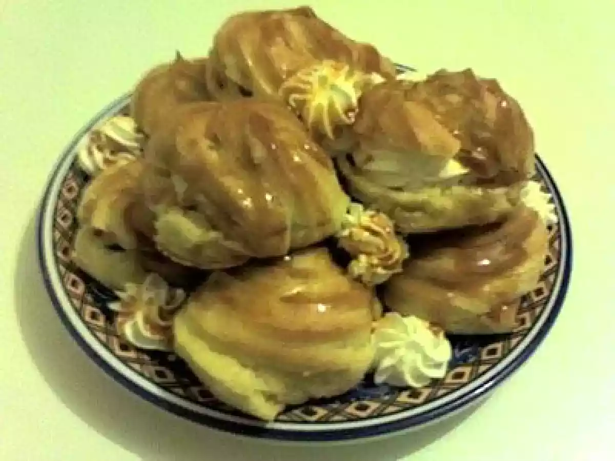 Profiteroles com caramelo