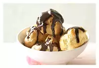 Profiteroles com sorvete