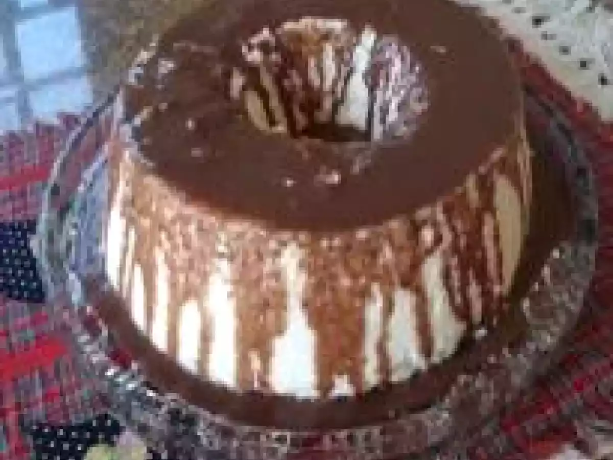 Pudim de claras com cobertura de chocolate