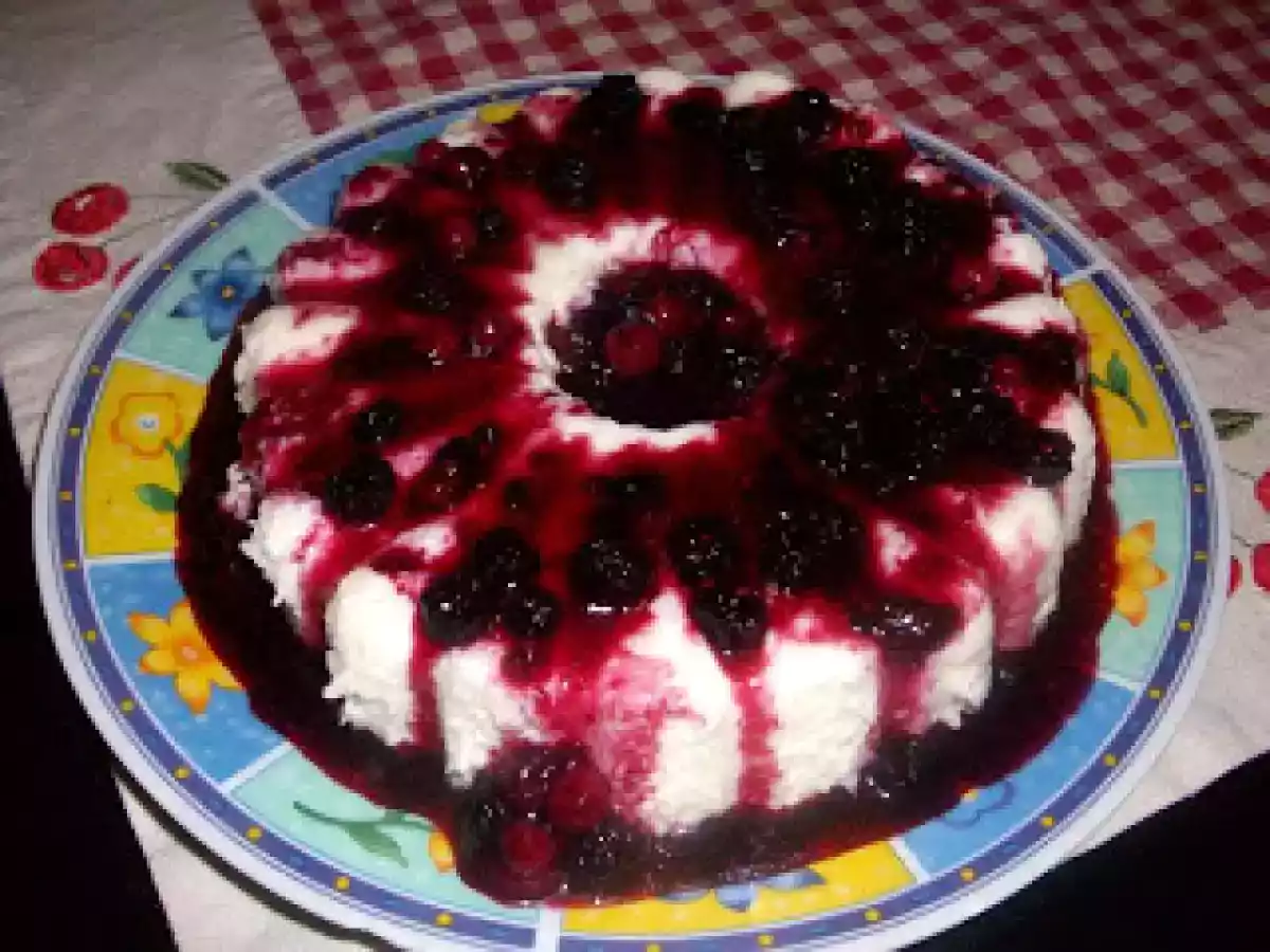 Pudim de Coco Frio Com Frutos Vermelhos