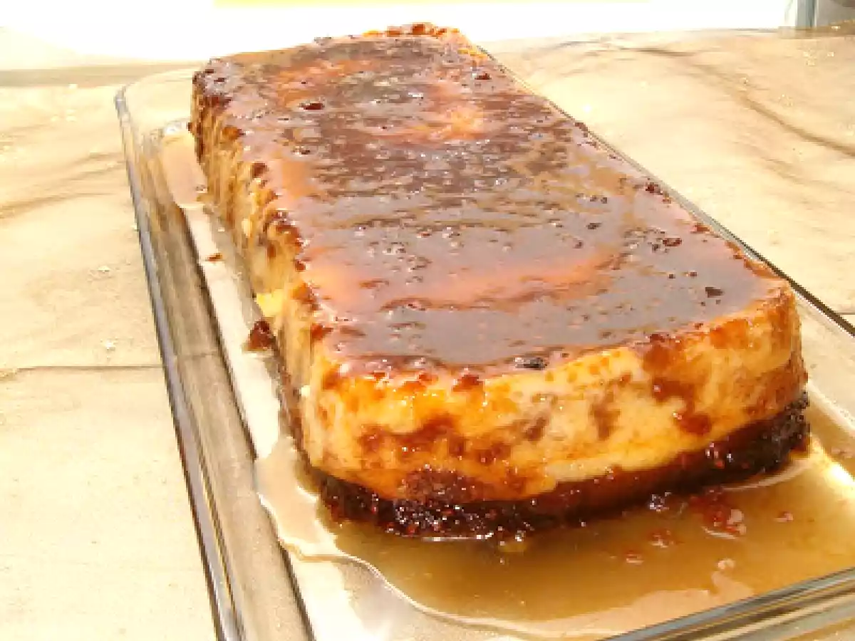 Pudim de iogurte com caramelo de framboesas