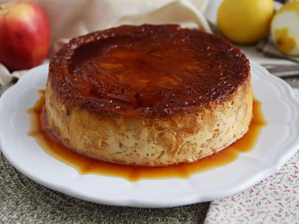 Pudim de maçã caramelizado
