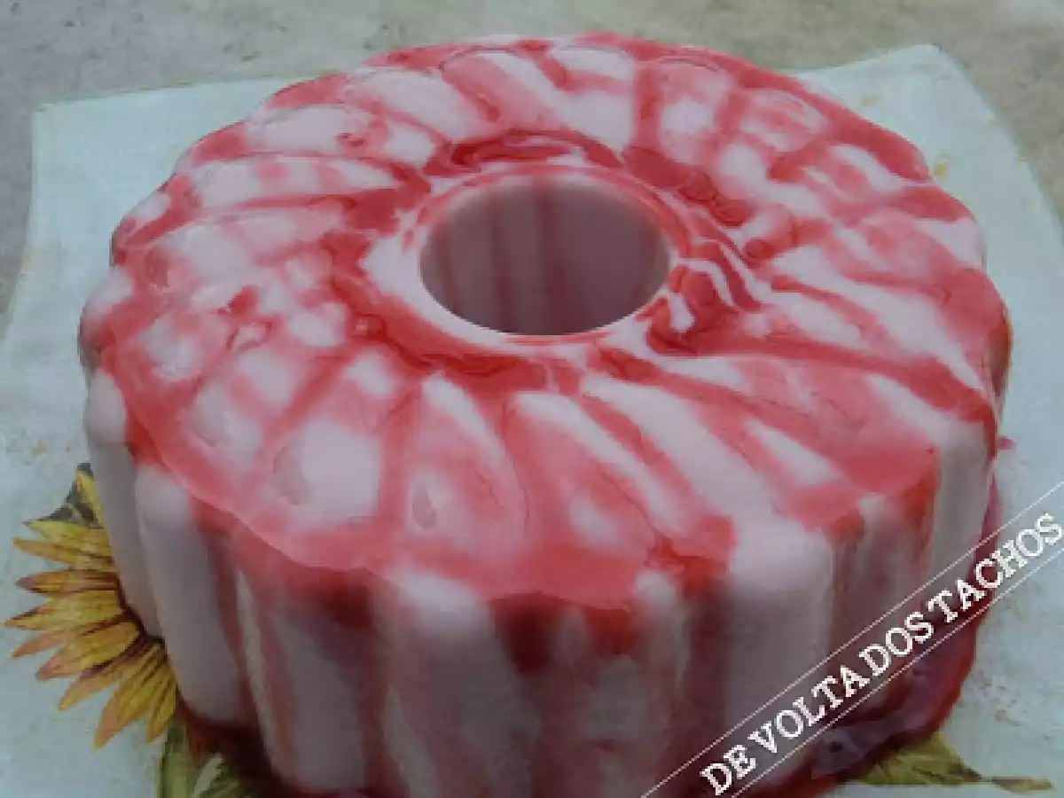 PUDIM DE MORANGO