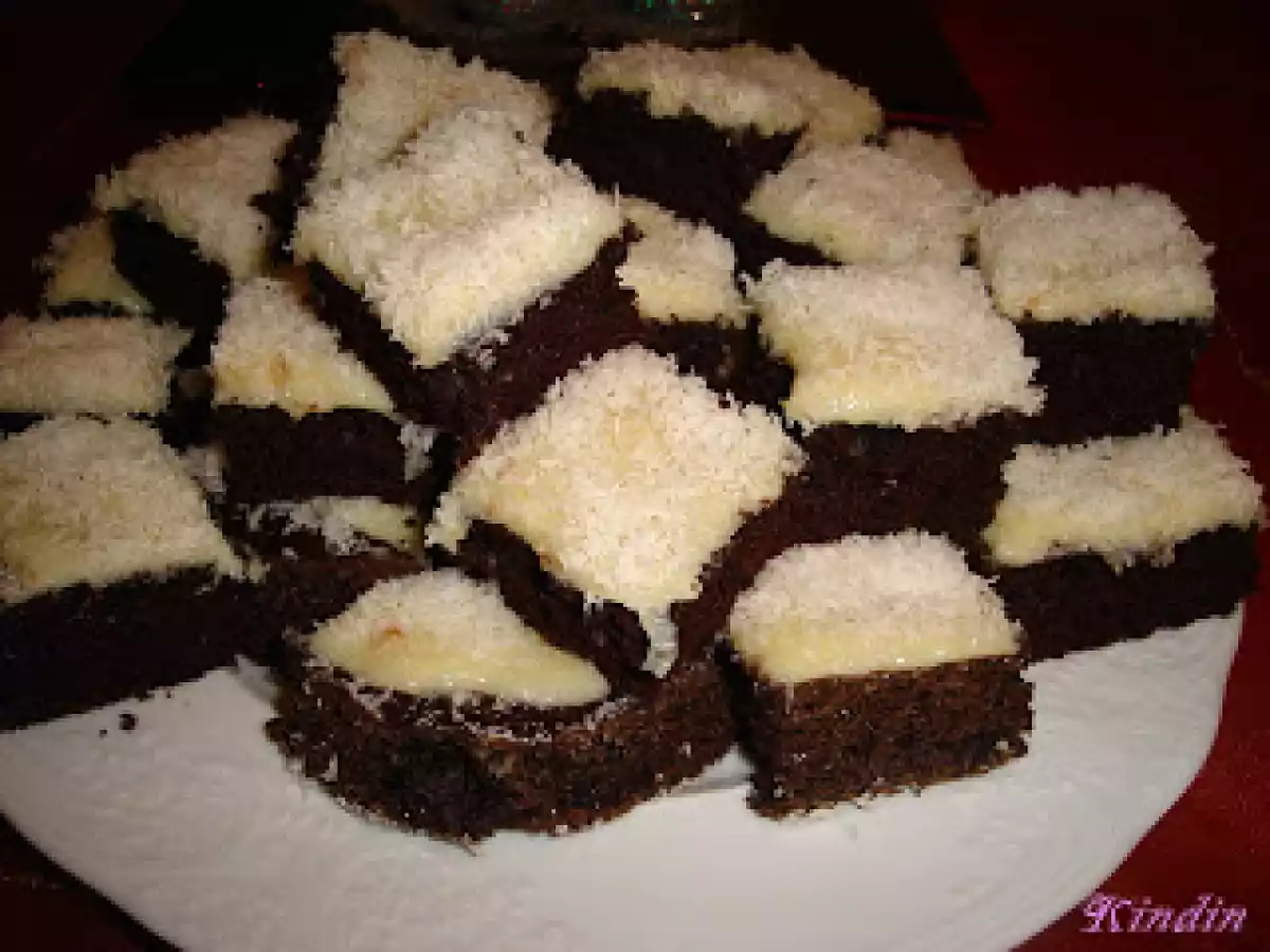 Quadradinhos de chocolate c/ cobertura de beijinho